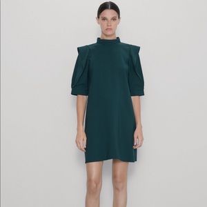 Dress with voluminous sleeves